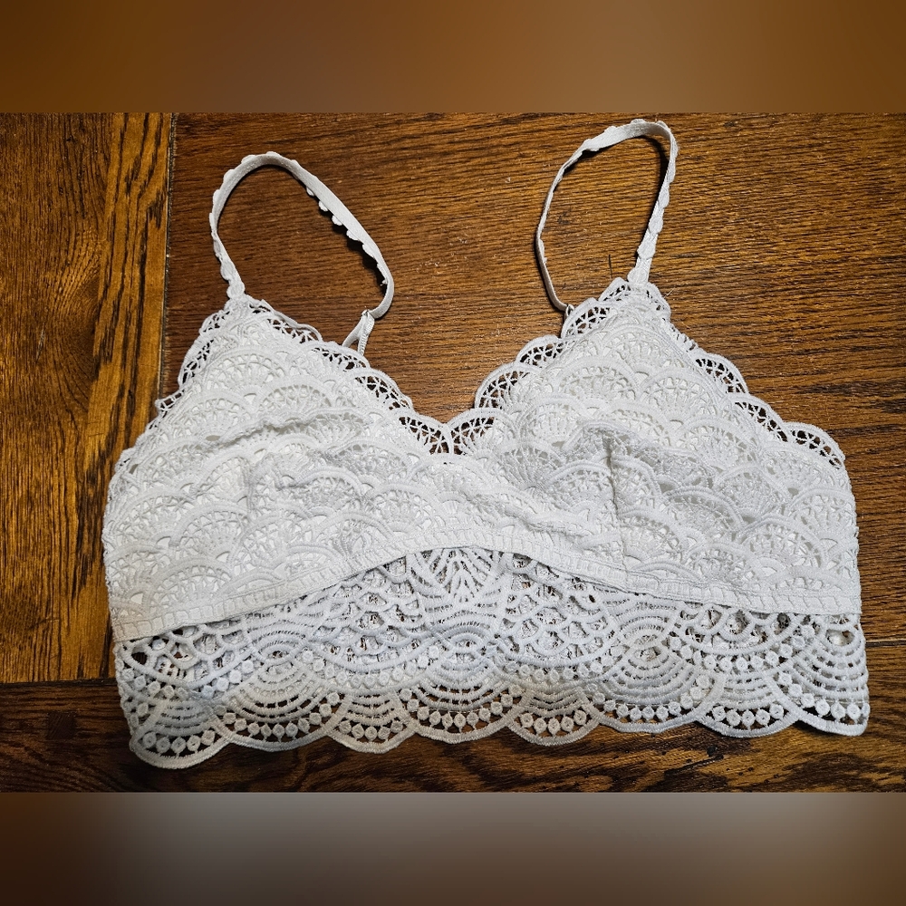 Source Unknown Delicate Lace Bralette in Cream